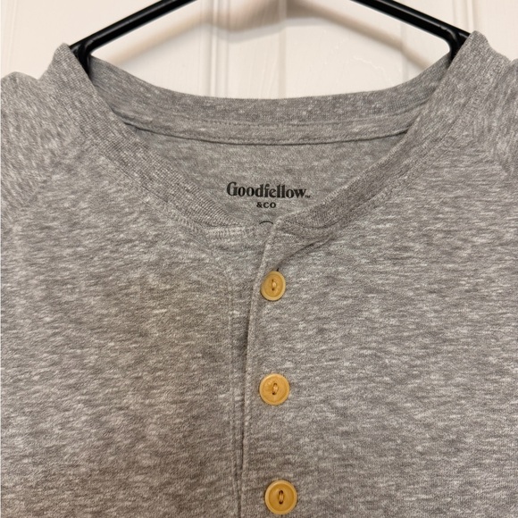 Goodfellow & Co Light Gray Men's Short Sleeve Henley - Picture 3 of 6